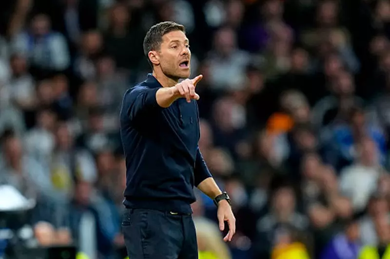 ألونسو يوضح سر أزمة الريال ويحسم موقف أرنولد وكورتوا