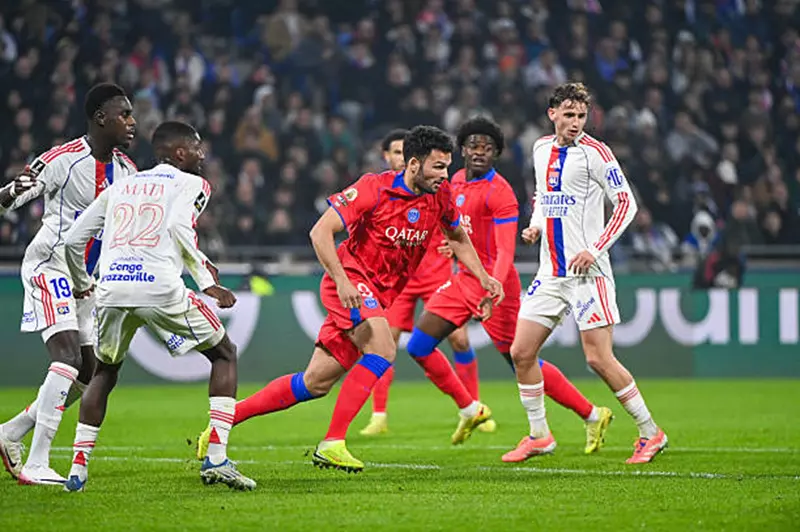 باريس سان جيرمان يحبط عودة ليون بانتصار مثير (فيديو)