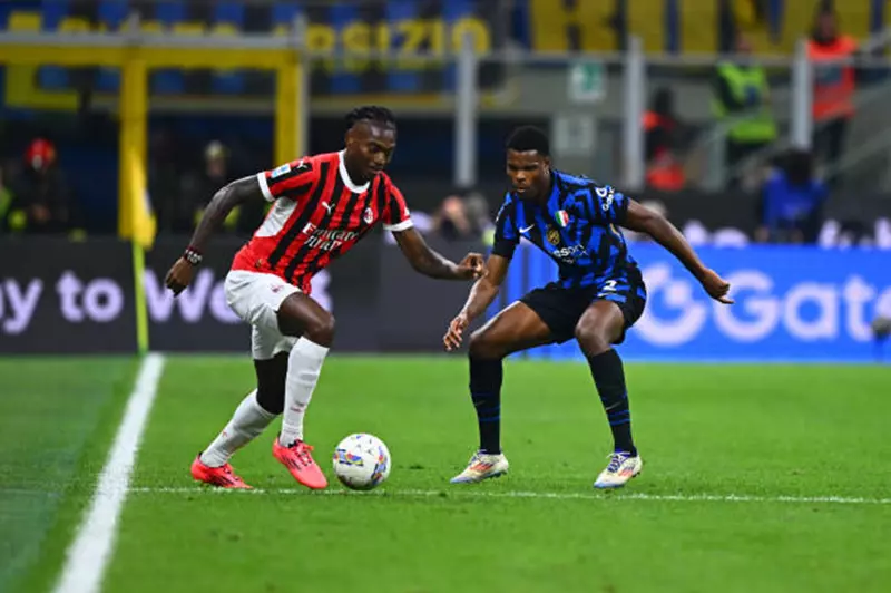 قلق قبل الديربي.. الإصابة تهدد نجوم إنتر وميلان