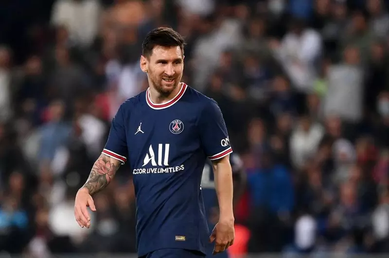 ميسي يصحح روايته عن تجربته في باريس: لم تكن جحيمًا